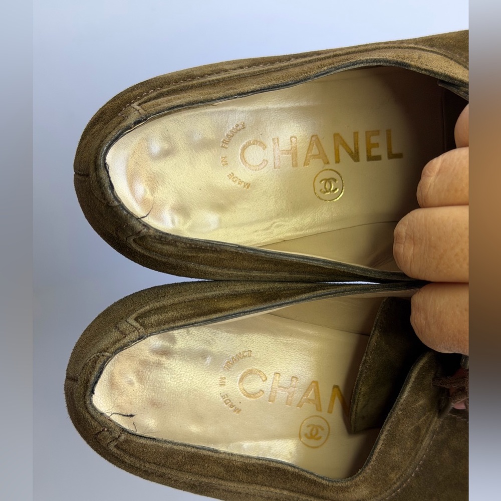 Chanel Brown Suede Lace-up Loafers Featuring a Stitched CC Logo Size 35.5 - Picture 2 of 10